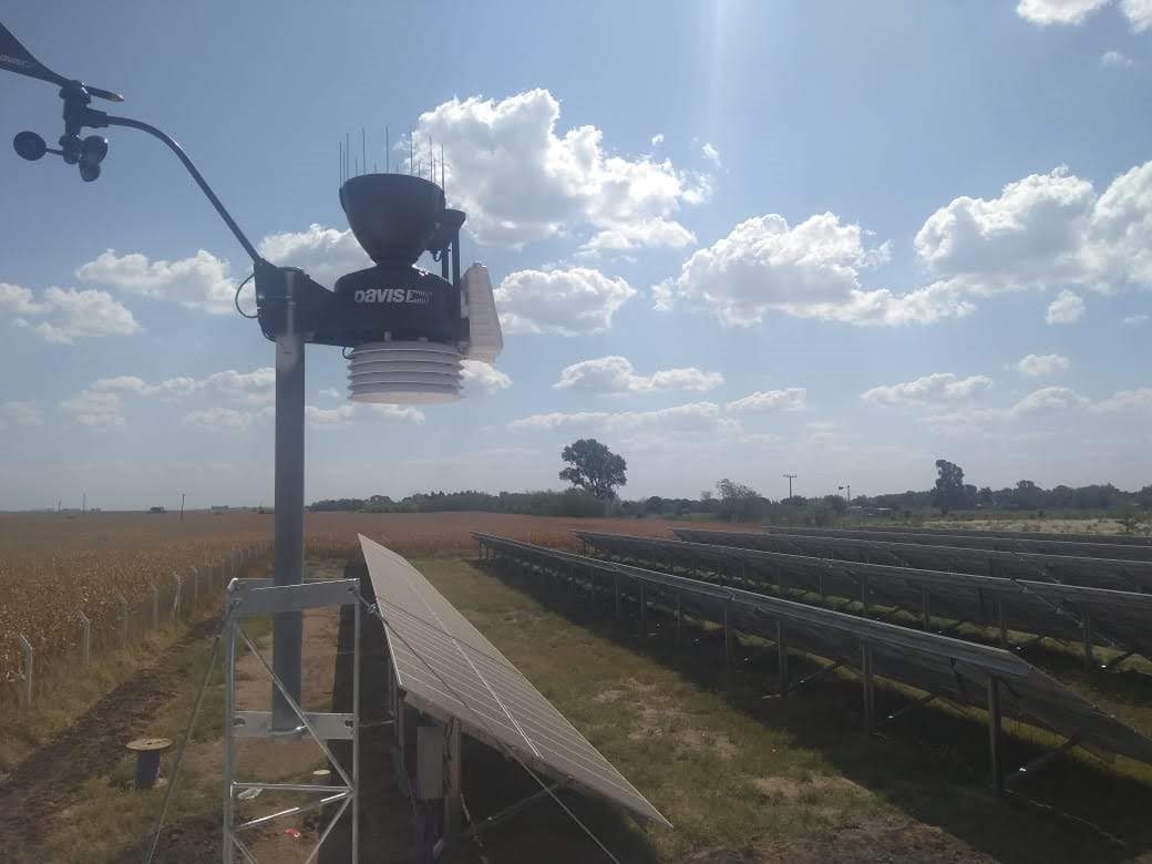 Estaci&oacute;n en parque solar